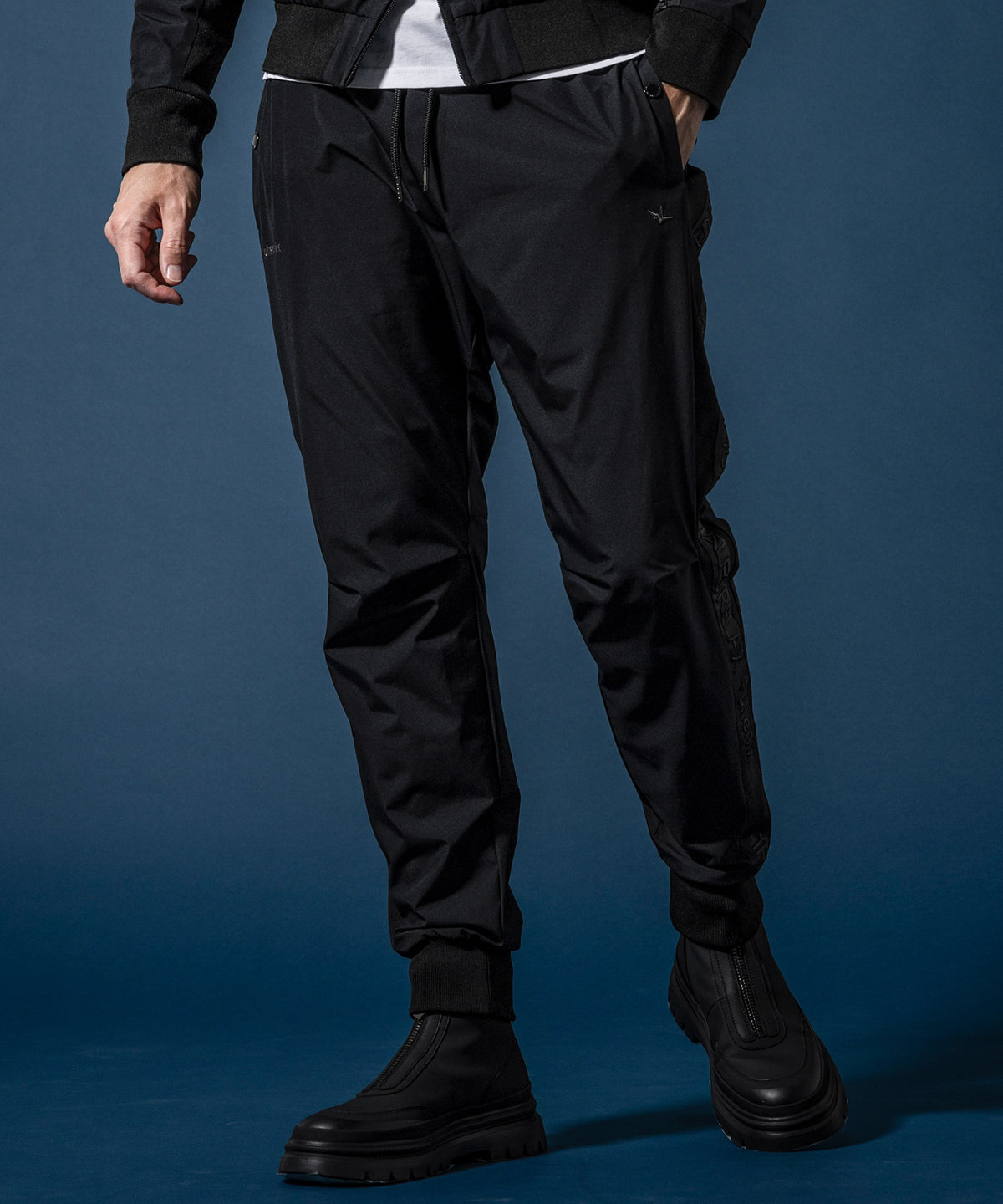 GTX SIDE LOGO JOGGER PANTS サイドロゴジョガーパンツ / WINDSTOPPER(R) プロダクト by GORE-TEX LABS