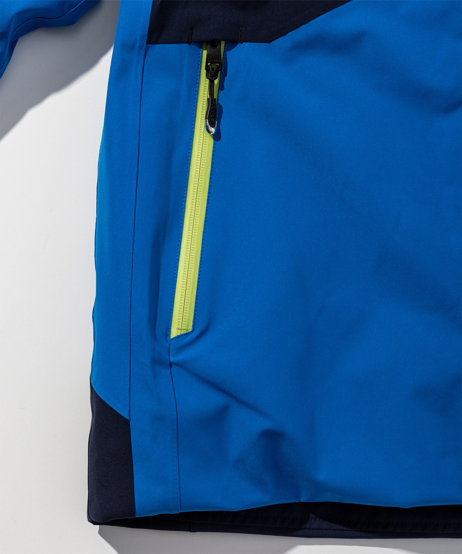 【MENS】Sweden Monotone Logo Ski Jacket / Swedenモノトーンロゴスキージャケット / phenix スキーウェア 26AW / SWEDEN